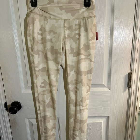 NWT Zelos Camo cream leggings‎ sz small - Picture 1 of 4